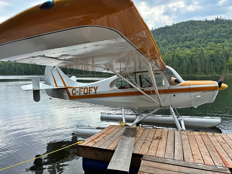 Exterior view of a 1962 Champion 7GCB for sale in QC